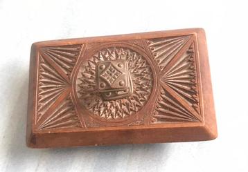 Inktdepper/-droger/-blotter met houtsnijwerk beschikbaar voor biedingen