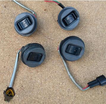 Yamaha Powertrim knop  schakelaars
6H1-82563-10-00 / 6H18256 beschikbaar voor biedingen