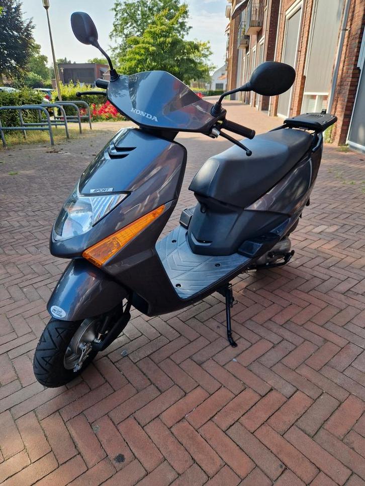 Honda Lead Scooter - Betrouwbaar en zuinig!, Fietsen en Brommers, Brommers | Honda, Zo goed als nieuw, Overige modellen, Maximaal 45 km/u