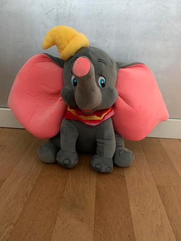 ‘Dombo’ disneyfiguur beschikbaar voor biedingen