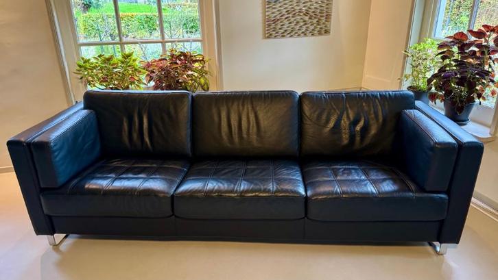 Skalma 3-zits designbank – zwart leer, Deens design, Huis en Inrichting, Banken | Bankstellen, Zo goed als nieuw, Rechte bank