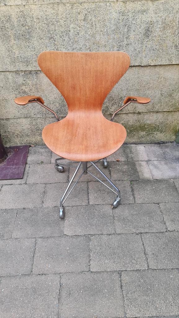 Originele Fritz Hansen Arne Jacobsen vlinder bureaustoel, Huis en Inrichting, Bureaustoelen, Gebruikt, Bureaustoel, Bruin, Ergonomisch