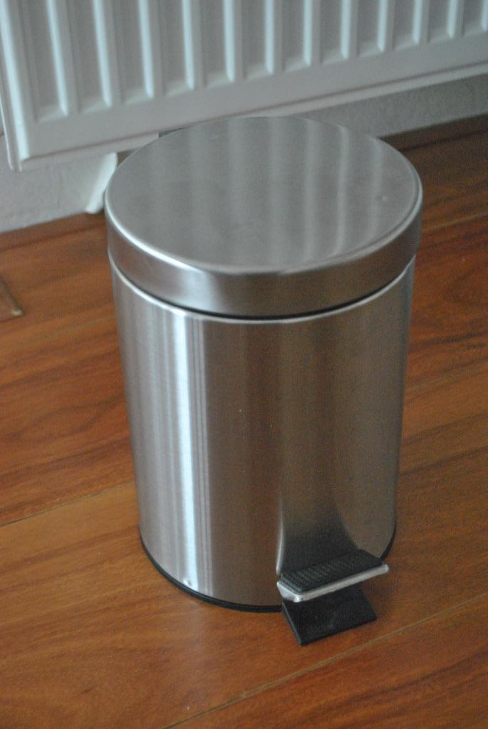 Prullenbakje, klein model, 29 cm hoog, Huis en Inrichting, Woonaccessoires | Prullenbakken, Gebruikt, Minder dan 50 cm, minder dan 10 liter
