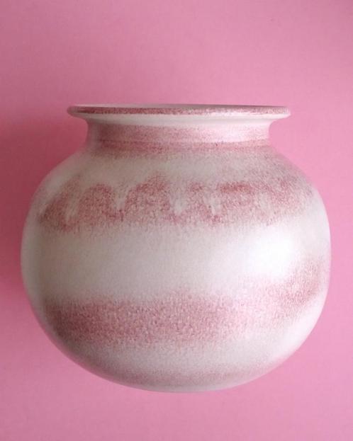 Vintage 60s 70s bol vaas keramiek roze crème retro design, Antiek en Kunst, Antiek | Keramiek en Aardewerk, Ophalen