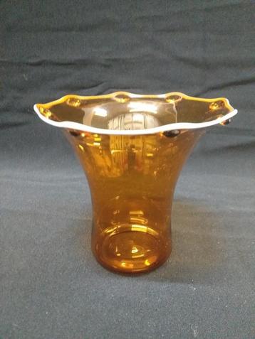 Cognac kleurig vaasje beschikbaar voor biedingen