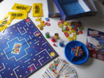 M&M Party Game gezelschapsspel 2- 4 spelers vanaf 7 jaar beschikbaar voor biedingen