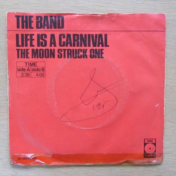 single The Band: Life Is A Carnival beschikbaar voor biedingen