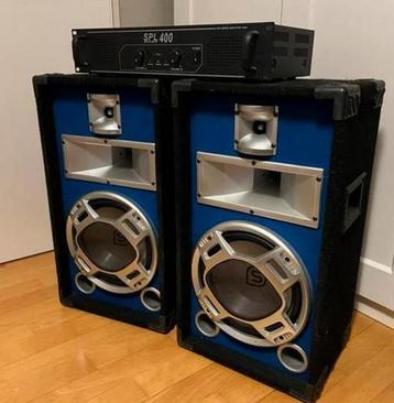 Speakerset met blauw licht en mixer  beschikbaar voor biedingen
