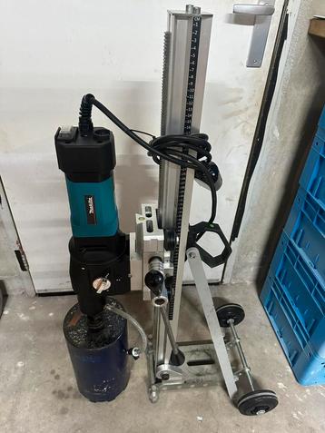 Diamantboormachine Makita DM230 NIEUW en Zware statief beschikbaar voor biedingen