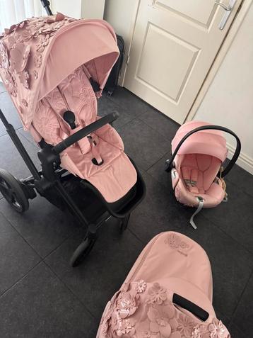 Cybex e -priam 4 flowers black frame  beschikbaar voor biedingen