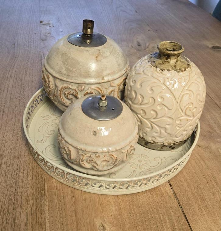 dienblad met 2 olielamp- en 1 bijpassend vaasje, Huis en Inrichting, Woonaccessoires | Kandelaars en Kaarsen, Gebruikt, Kandelaar