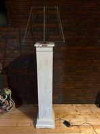 Staande lamp met houten voet, Huis en Inrichting, Lampen | Vloerlampen, Ophalen of Verzenden