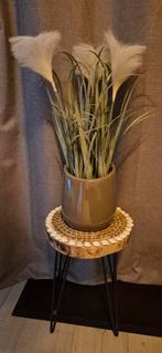 Kunstplant op tafeltje., Huis en Inrichting, Woonaccessoires | Zuilen en Pilaren, Ophalen