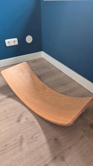 Balansbord (soort Wobbel) met vilt beschikbaar voor biedingen
