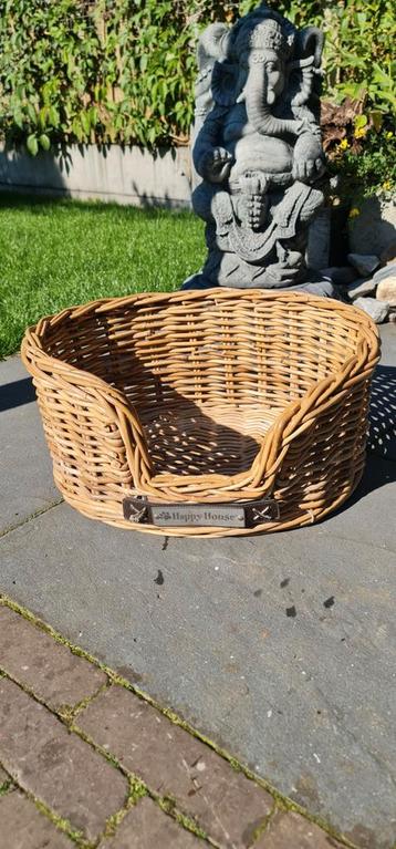 Happy house rieten hondenmand of kattenmand beschikbaar voor biedingen