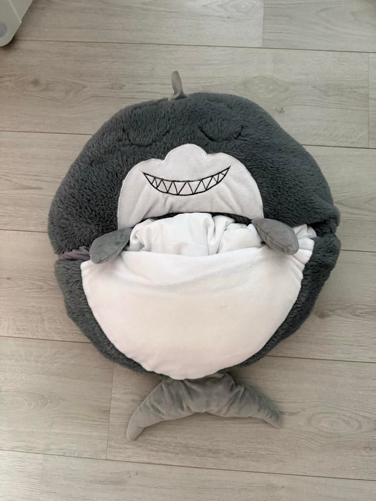 Baby Shark Kinderslaapzak - Zo goed als nieuw!, Ophalen of Verzenden, Zo goed als nieuw, Overige typen