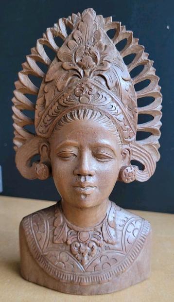 Buste van Balinese vrouw. (Hardhout) beschikbaar voor biedingen