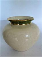 Vaas creme met groene rand en twee gouden biezen, craquele, Ophalen, Zo goed als nieuw, Aardewerk of Porselein, Minder dan 50 cm