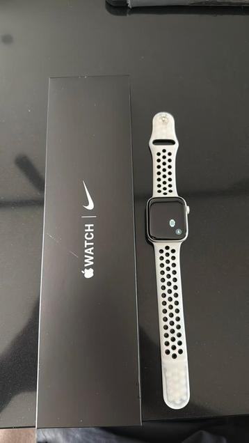 Apple Watch SE Nike edition beschikbaar voor biedingen
