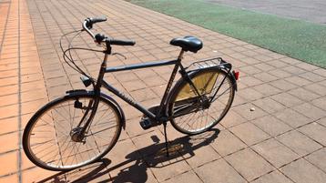 Herenfiets met versnellingen beschikbaar voor biedingen