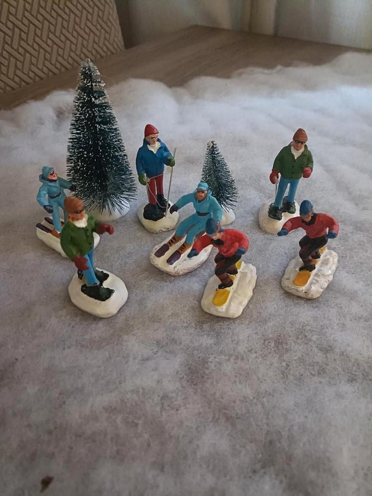 Kerstdorp Poppetjes Wintersport - Skiërs & Bomen, Diversen, Kerst, Gebruikt, Ophalen