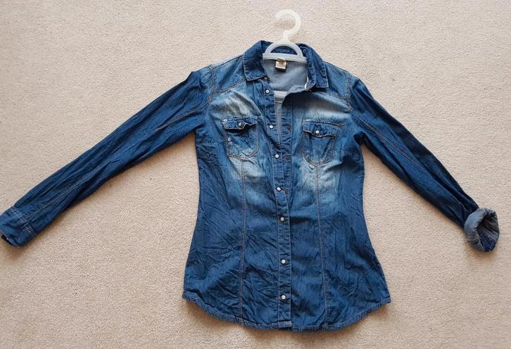 Spijkerblouse maat s 36 van Bershka jeans spijker blouse, Kleding | Dames, Blouses en Tunieken, Zo goed als nieuw, Maat 36 (S)