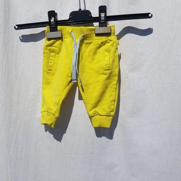 Schattig geel baby broekje. mt 50/56. Merk babyface beschikbaar voor biedingen