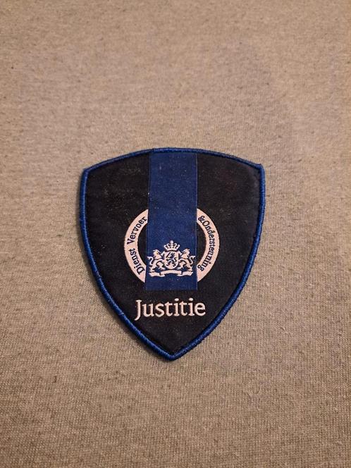 Justitie DV&O patch, Verzamelen, Militaria | Algemeen, Landmacht, Embleem of Badge, Nederland, Ophalen of Verzenden