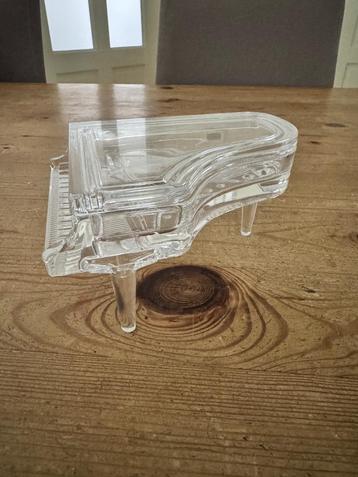 Kristallen miniatuur vleugel / piano beschikbaar voor biedingen