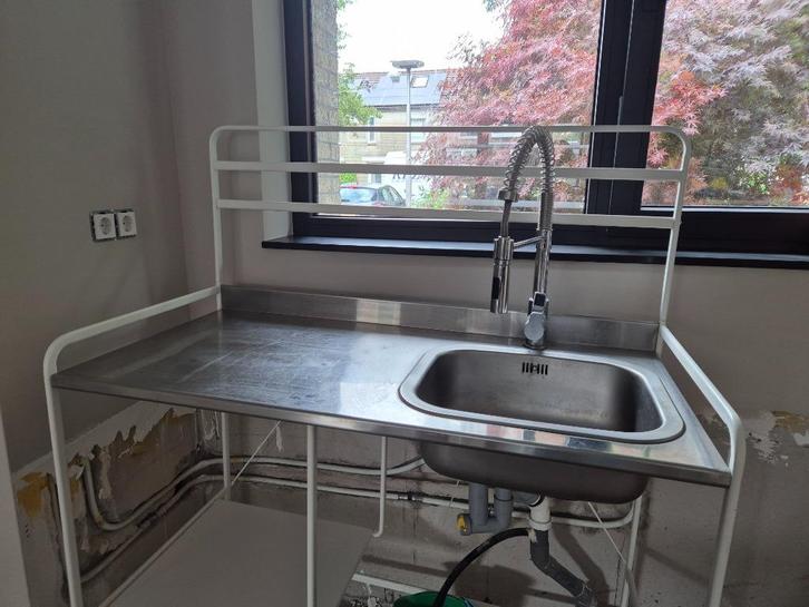 Noodkeuken Sunnersta, Huis en Inrichting, Keuken | Complete keukens, Gebruikt, Overige typen, Grijs, Staal of Rvs, Ophalen