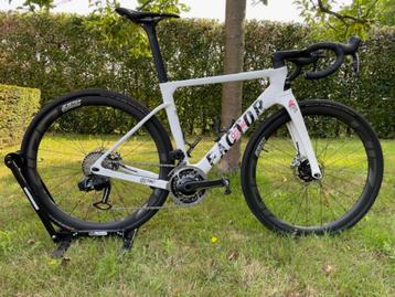 Factor Ostro Gravel - SRAM RED AXS/POWERMETER beschikbaar voor biedingen