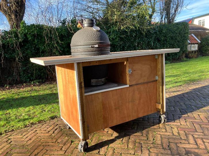 Rijdende kast voor the Bastard (medium) barbecue, Tuin en Terras, Buitenkeukens, Zo goed als nieuw, Houtskool, Vrijstaand, Ophalen