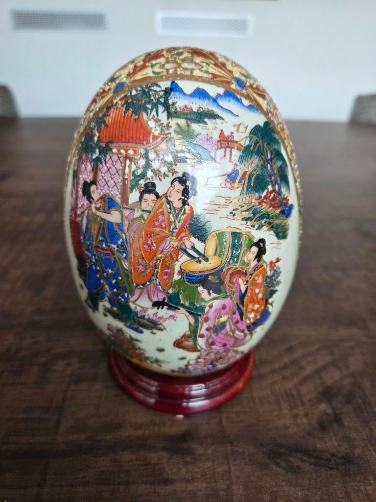 Decoratief Satsuma Aardewerk Ei met Houten Standaard, Ophalen of Verzenden
