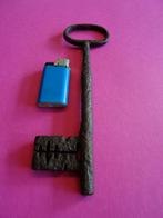 GROTE ANTIEKE GESMEDE SLEUTEL SLEUTELS SLOT SLOTEN, Antiek en Kunst, Curiosa en Brocante, Ophalen of Verzenden