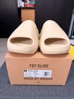 Adidas Yeezy Slide Bone - Maat 43 - Nieuw!, Kleding | Heren, Schoenen, Ophalen of Verzenden, Nieuw, Overige kleuren, Slippers