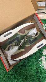 Nike Air Max 1 ESS PRM Neutral Olive Cacao Wow - 43 EU, Ophalen of Verzenden, Nieuw, Overige kleuren