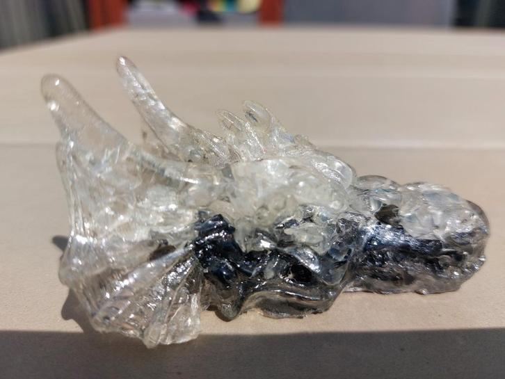 Mooie draak van epoxy met hematiet en bergkristal, Sieraden, Tassen en Uiterlijk, Edelstenen, Nieuw, Ophalen of Verzenden
