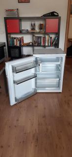 AEG koelkast tafelmodel. 1 jaar oud., Witgoed en Apparatuur, Koelkasten en IJskasten, Met vriesvak, 85 tot 120 cm, Zo goed als nieuw