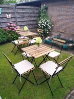 Terrastafel en stoelen met zitkussentjes 2 tafels en 8 stoel, Ophalen, Zo goed als nieuw, Vierkant