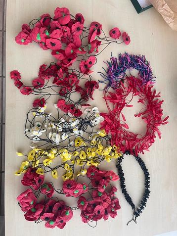 Handgemaakte Creatieve Kettingen beschikbaar voor biedingen