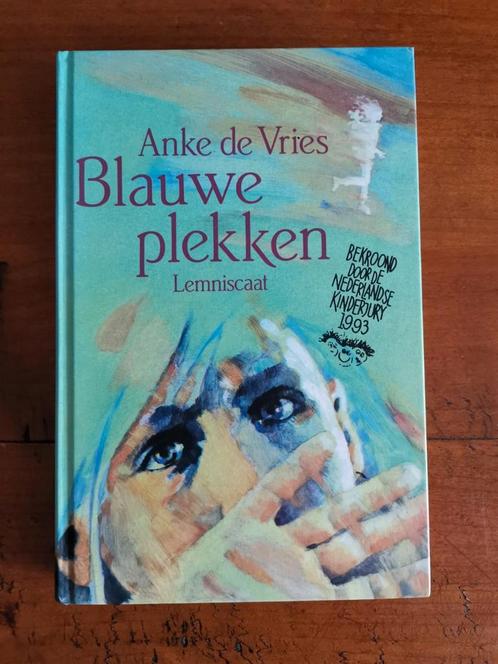 Anke de Vries - Blauwe plekken, Boeken, Kinderboeken | Jeugd | 10 tot 12 jaar, Zo goed als nieuw, Ophalen of Verzenden