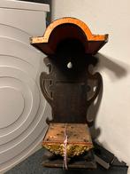 Antieke stoelklok kast ., Antiek en Kunst, Ophalen