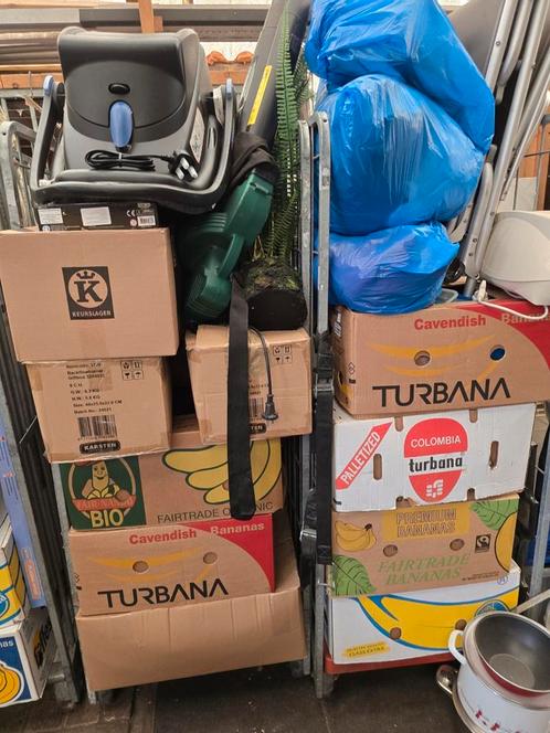 4 bomvolle karren met spullen voor markten, Diversen, Rommelmarktspullen, Gebruikt, Ophalen