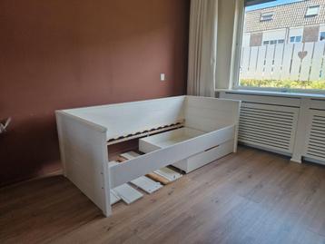 Eenpersoonsbed wit hout