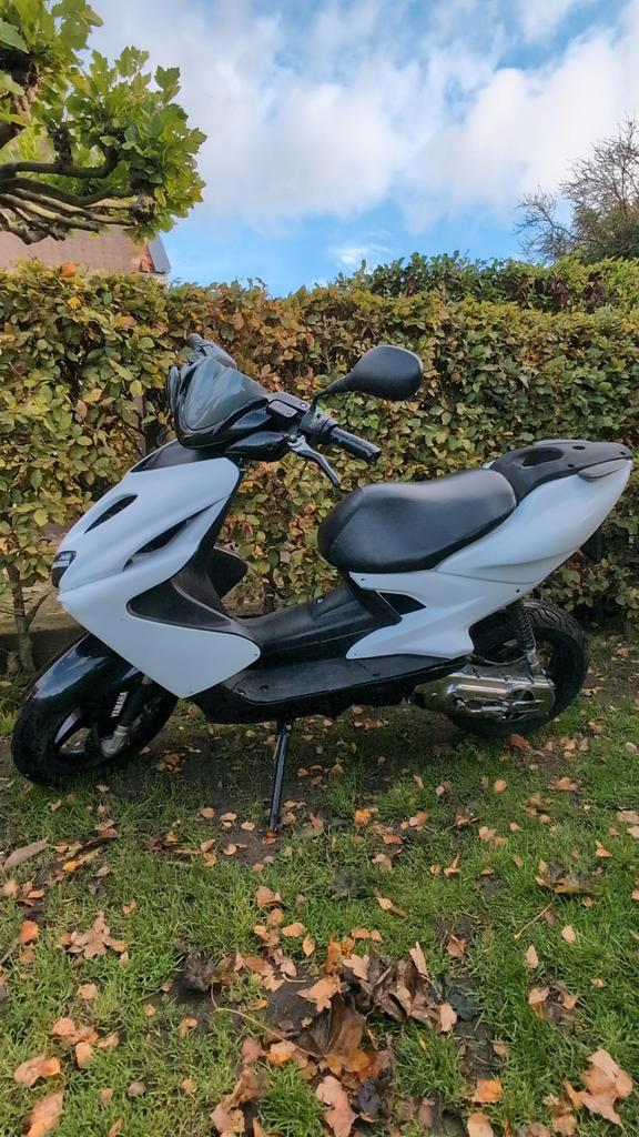 Yamaha aerox 70cc malossi 2011, Fietsen en Brommers, Scooters | Yamaha, Zo goed als nieuw, Aerox, Maximaal 45 km/u, Tweetakt, Ophalen