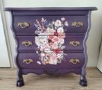 Antiek donkerpaars buikkastje met vrolijke bloemenprint, Huis en Inrichting, Ophalen, 50 tot 100 cm, Zo goed als nieuw, 3 of 4 laden