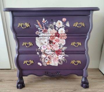 Antiek donkerpaars buikkastje met vrolijke bloemenprint  beschikbaar voor biedingen