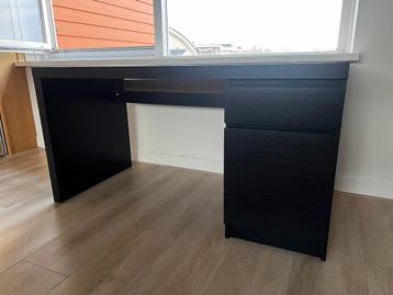 IKEA MALM Bureau, 140x65 cm, Zwart-Bruin - afbeelding 1