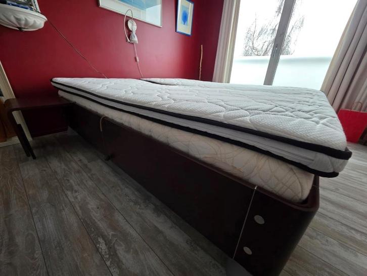 Bed, lits jumeau, Huis en Inrichting, Slaapkamer | Bedden, Gebruikt, Tweepersoons, 180 cm, 200 cm, Hout, Bruin, Ophalen
