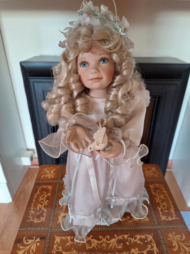 Porseleinen Engel Pop, Verzamelen, Poppen, Zo goed als nieuw, Pop, Ophalen of Verzenden